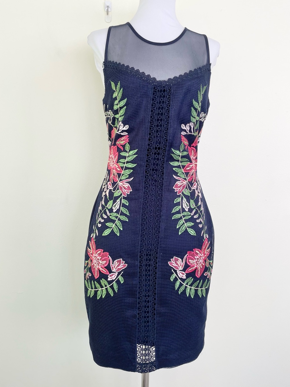 Guess Navy Blue Floral Embroidered Bodycon Mini Dress Mesh Yoke Detail sz 4